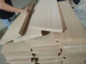 3 vrstvy priečne horizontálne + vertikálne + horizontálne lisované 36 mm silné bambusové panely